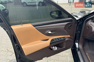 Седан Lexus ES 2020 в 