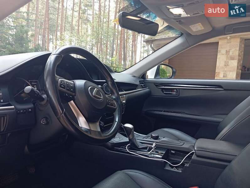 Седан Lexus ES 2017 в Киеве