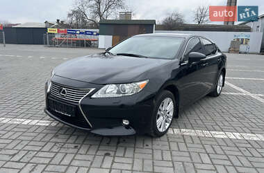 Седан Lexus ES 2015 в Прилуках