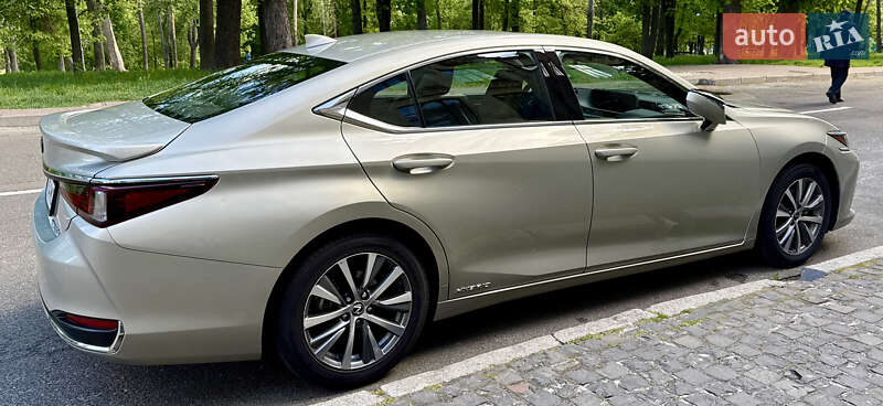 Седан Lexus ES 2021 в Киеве