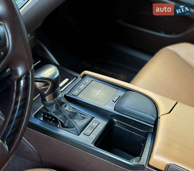 Седан Lexus ES 2021 в Киеве