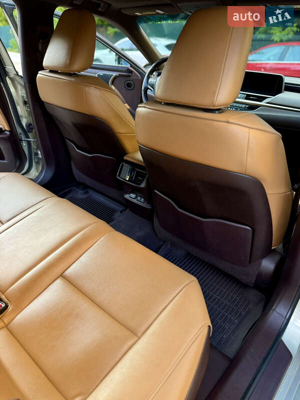 Седан Lexus ES 2021 в Киеве