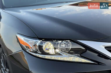 Седан Lexus ES 2018 в 