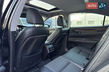 Седан Lexus ES 2018 в 