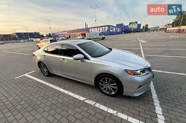 Седан Lexus ES 2016 в 