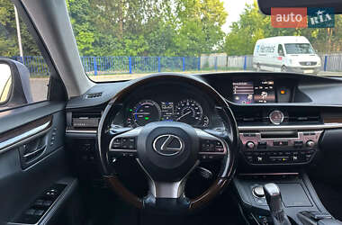 Седан Lexus ES 2016 в 