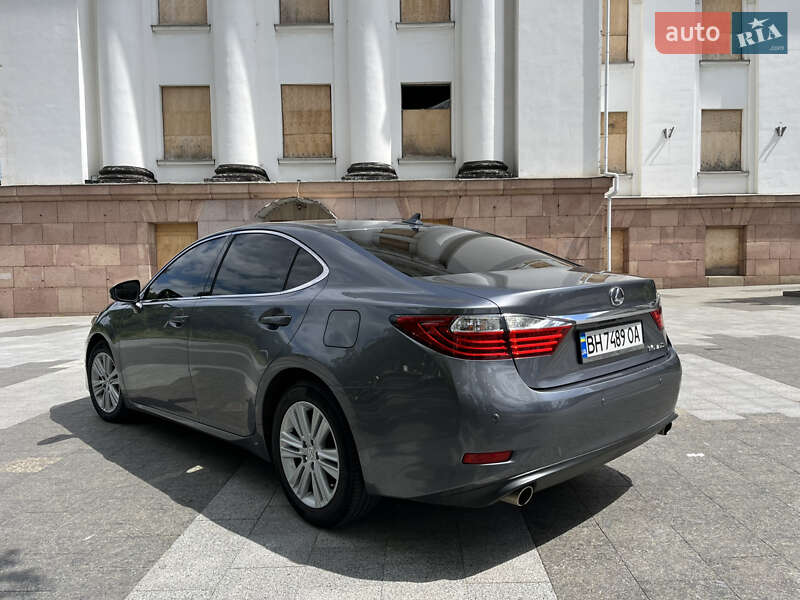 Седан Lexus ES 2014 в Краматорську
