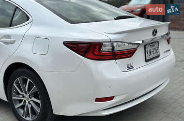Седан Lexus ES 2018 в 