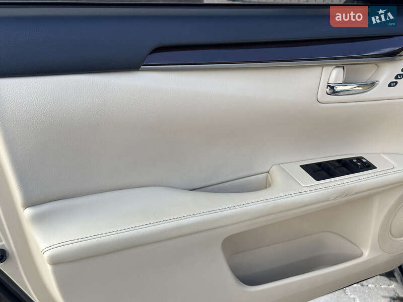 Седан Lexus ES 2012 в Одесі