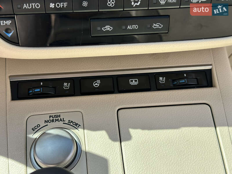 Седан Lexus ES 2012 в Одесі