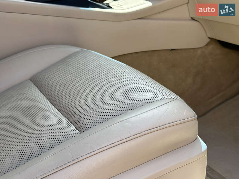 Седан Lexus ES 2012 в Одесі