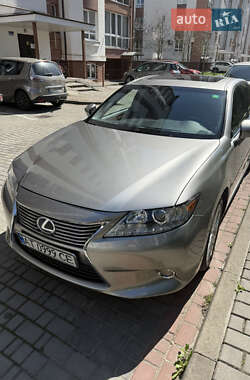 Седан Lexus ES 2015 в Ивано-Франковске