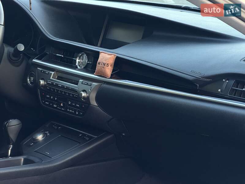 Седан Lexus ES 2012 в Виннице