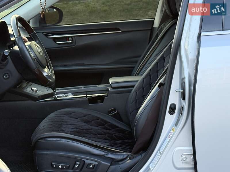 Седан Lexus ES 2012 в Виннице