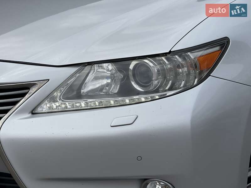 Седан Lexus ES 2012 в Виннице