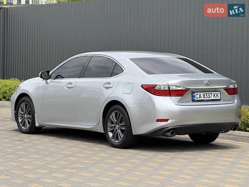 Седан Lexus ES 2012 в Виннице