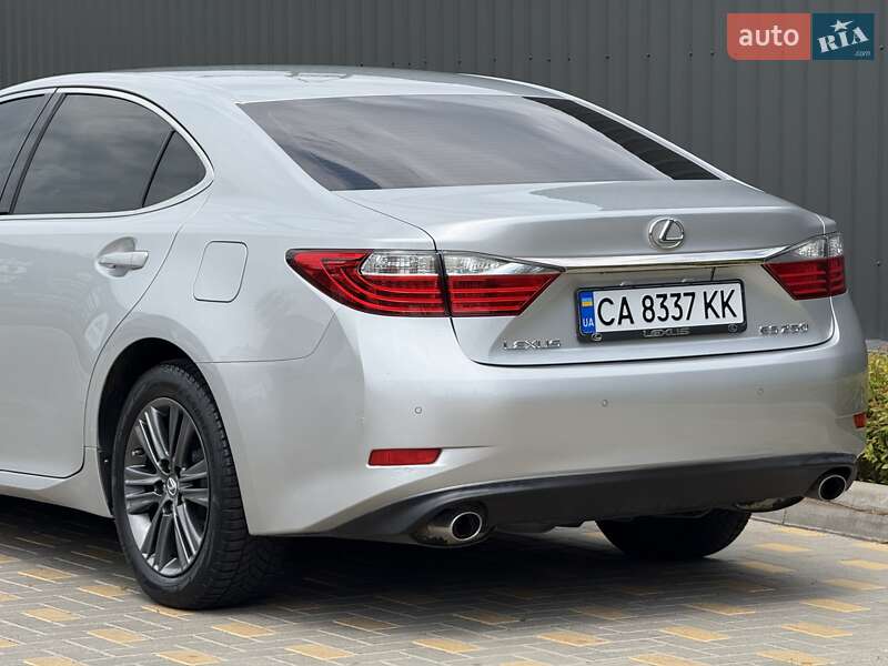 Седан Lexus ES 2012 в Виннице