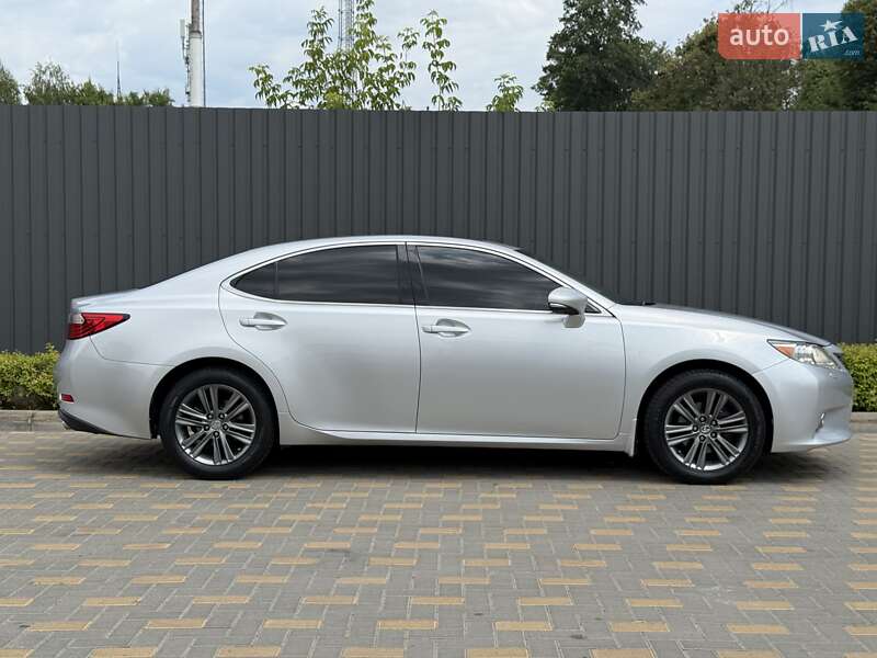 Седан Lexus ES 2012 в Виннице