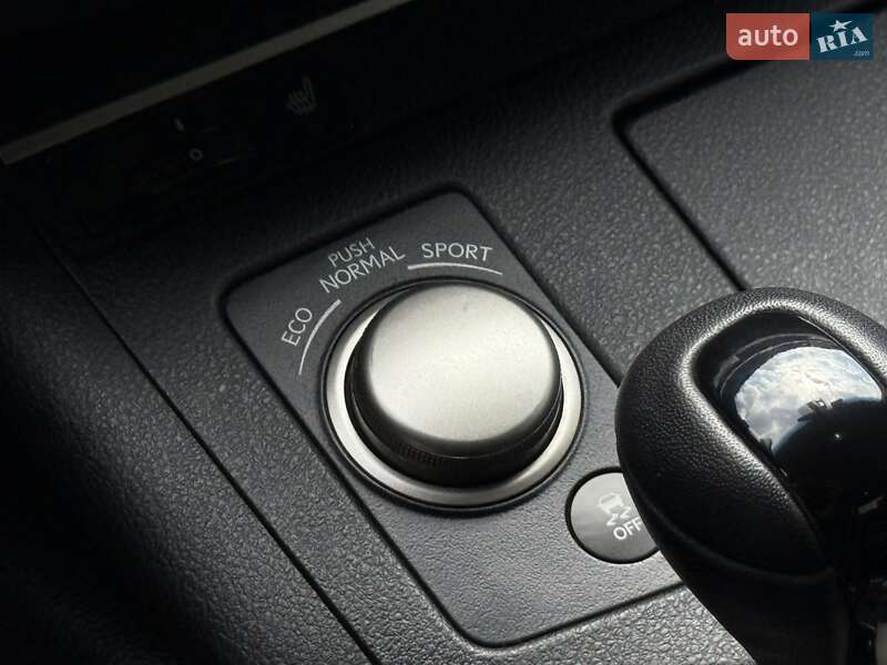 Седан Lexus ES 2012 в Виннице