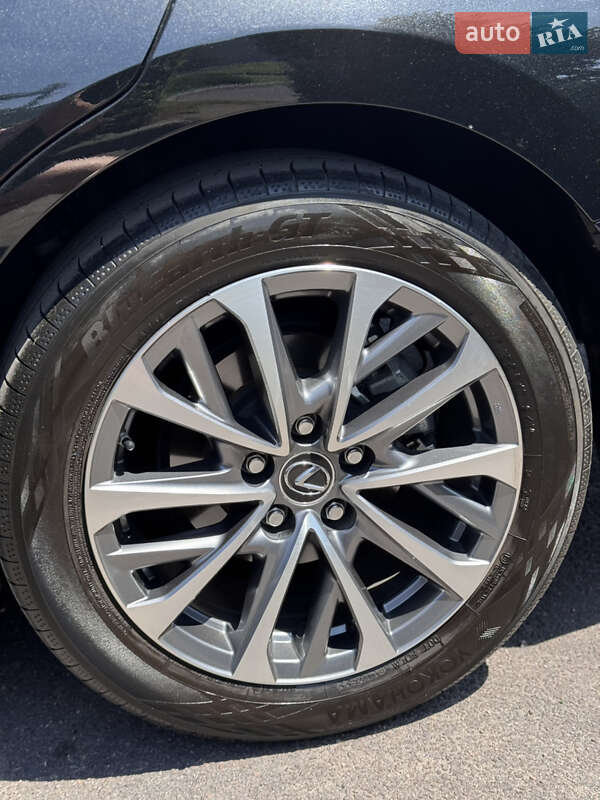 Седан Lexus ES 2022 в Киеве