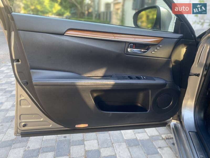 Седан Lexus ES 2015 в Одессе