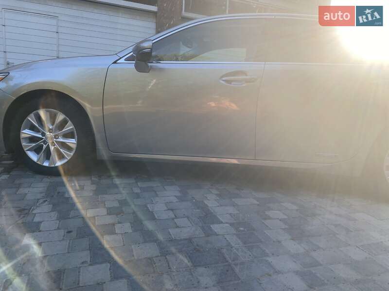 Седан Lexus ES 2015 в Одессе