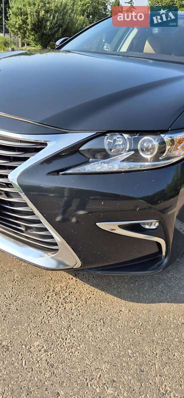 Седан Lexus ES 2016 в Киеве
