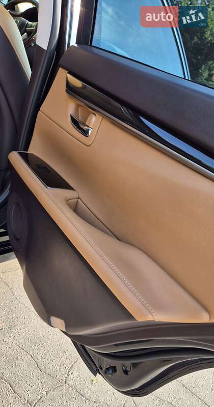 Седан Lexus ES 2016 в Киеве