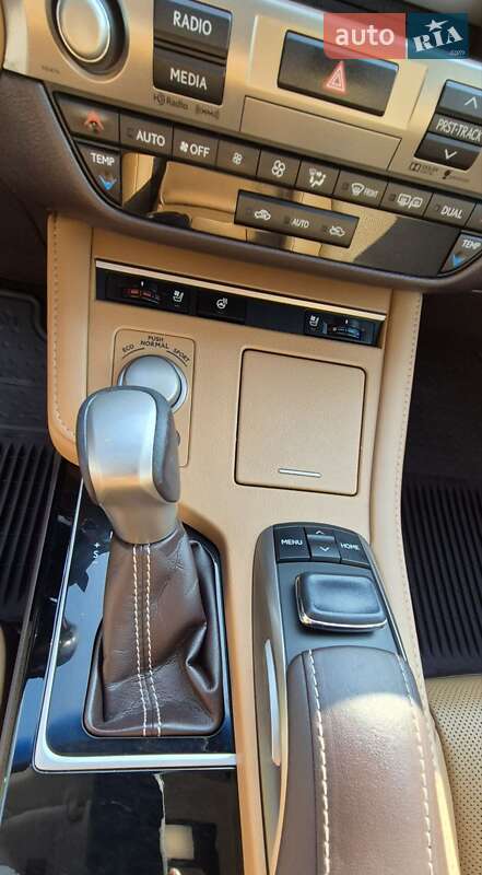 Седан Lexus ES 2016 в Киеве