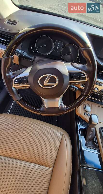 Седан Lexus ES 2016 в Киеве