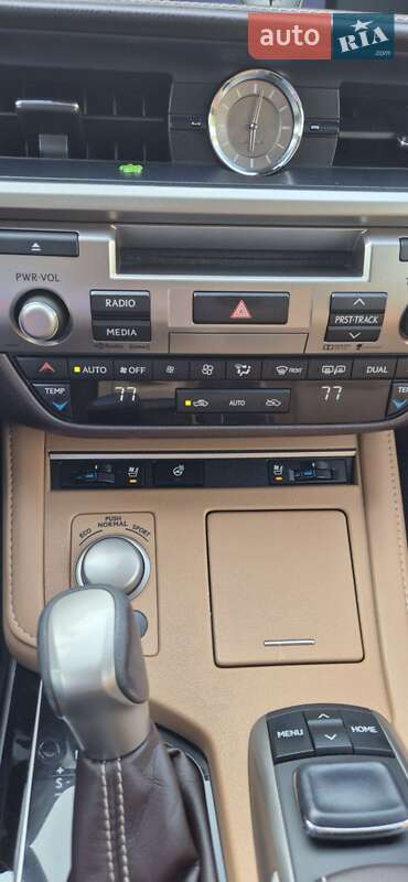 Седан Lexus ES 2016 в Киеве