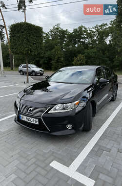 Седан Lexus ES 2014 в Ірпені