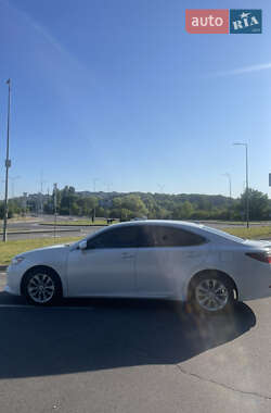 Седан Lexus ES 2013 в 