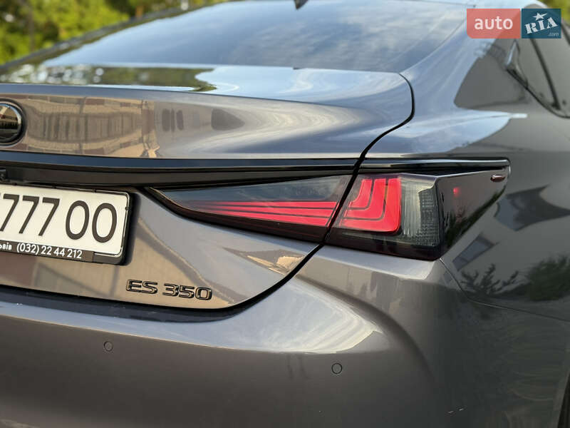 Седан Lexus ES 2020 в Луцке