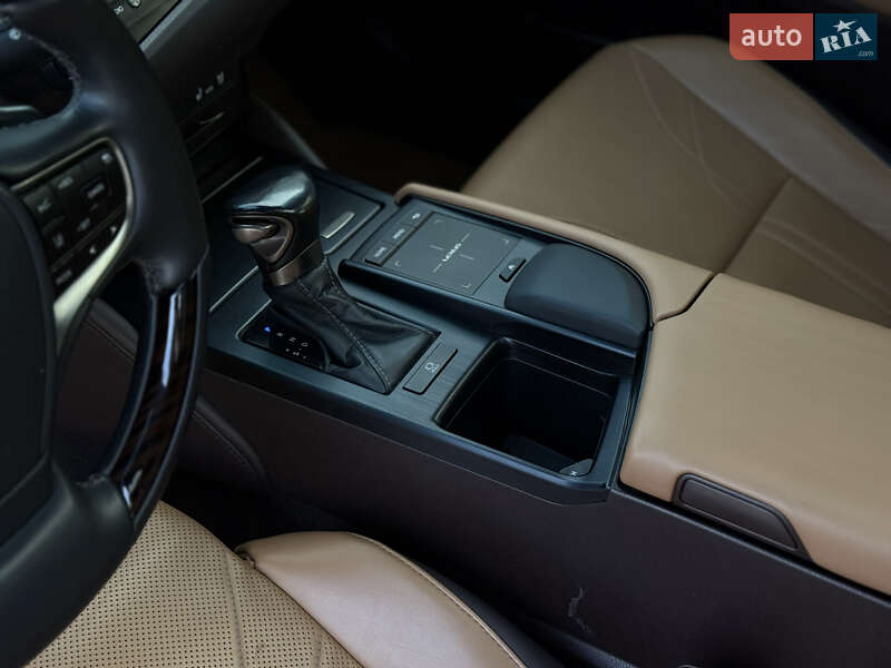 Седан Lexus ES 2020 в Луцке