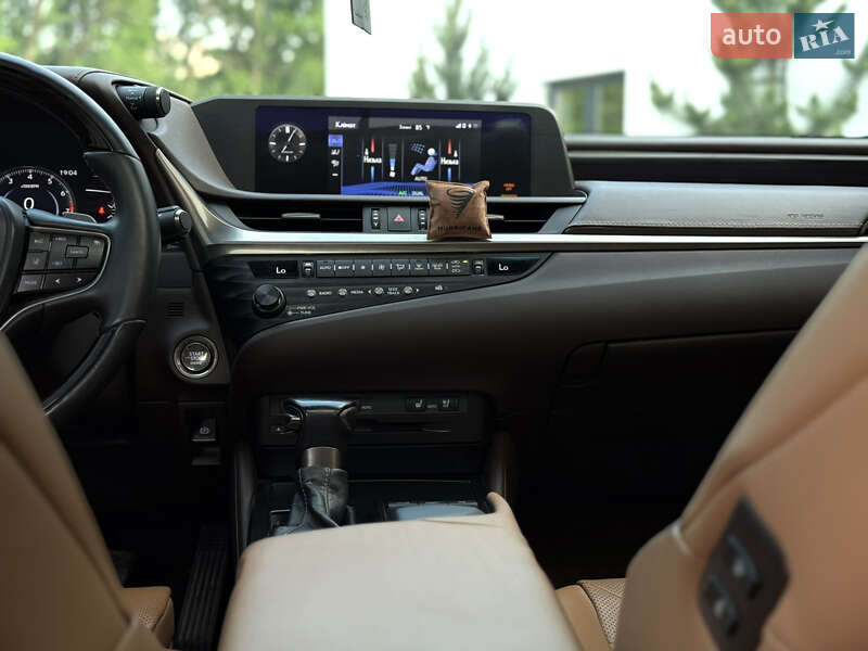 Седан Lexus ES 2020 в Луцке