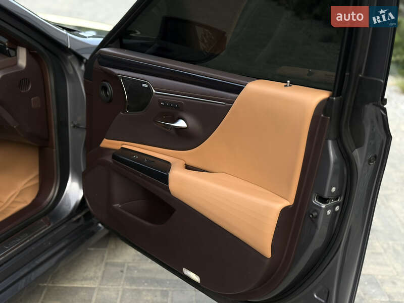 Седан Lexus ES 2020 в Луцке