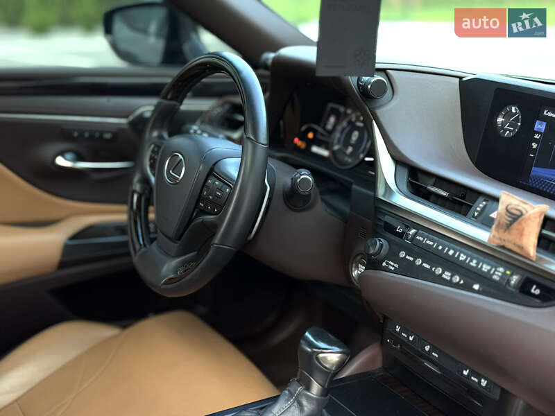 Седан Lexus ES 2020 в Луцке