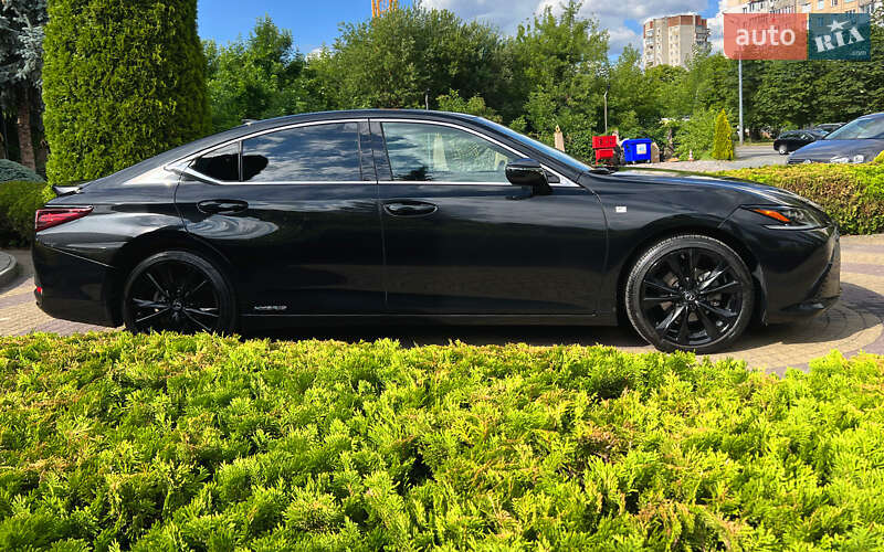Седан Lexus ES 2022 в Львове