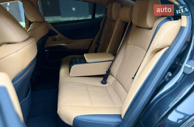 Седан Lexus ES 2022 в 