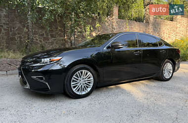 Седан Lexus ES 2017 в 