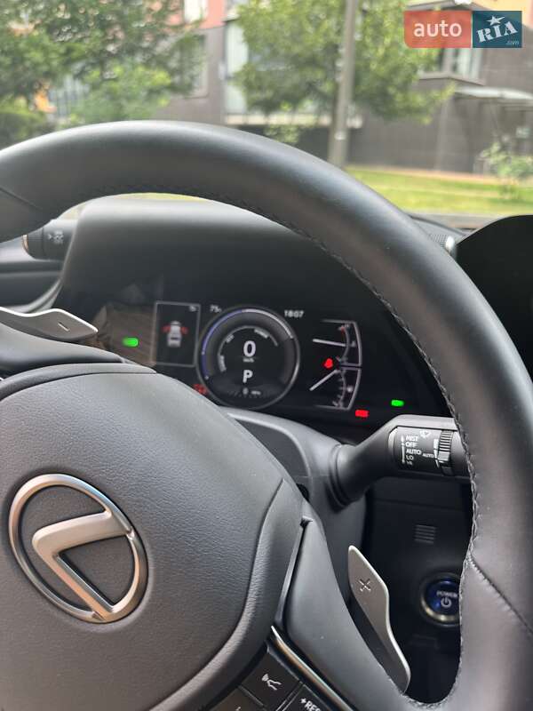 Седан Lexus ES 2022 в Киеве