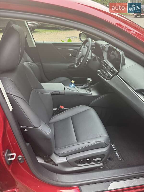 Седан Lexus ES 2022 в Киеве