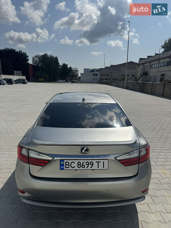 Седан Lexus ES 2015 в Тернополе