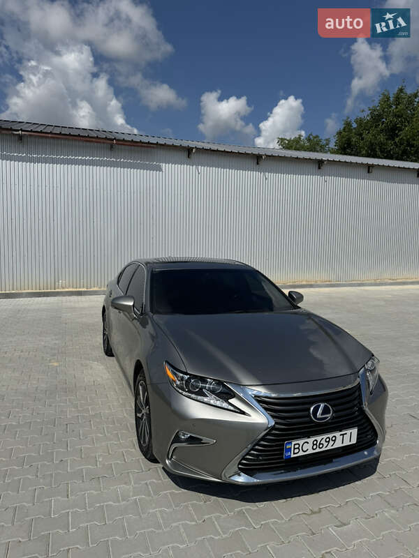 Седан Lexus ES 2015 в Тернополе