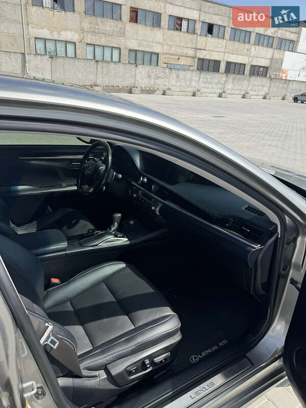 Седан Lexus ES 2015 в Тернополе
