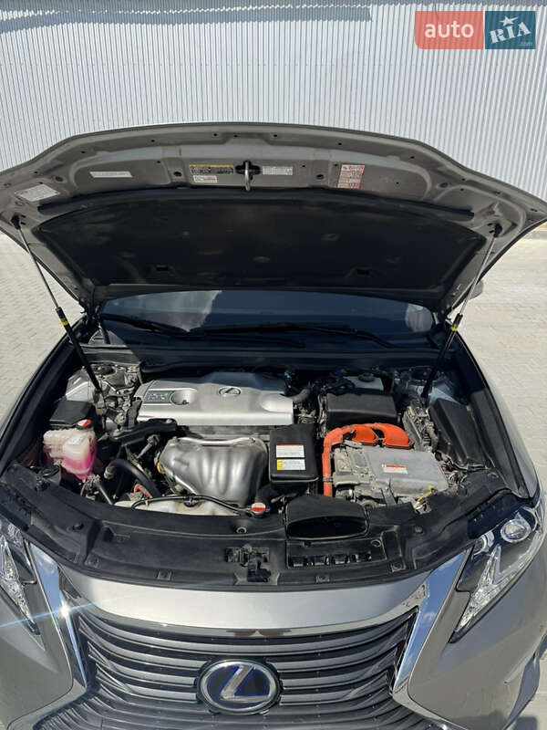 Седан Lexus ES 2015 в Тернополе