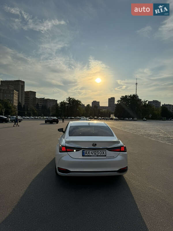 Седан Lexus ES 2023 в Харькове