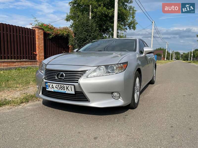 Седан Lexus ES 2014 в Киеве