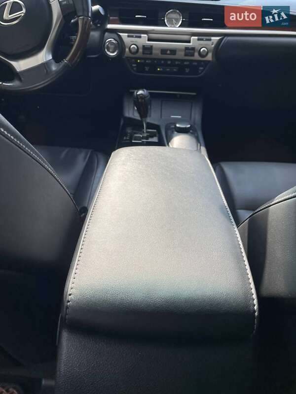 Седан Lexus ES 2014 в Киеве